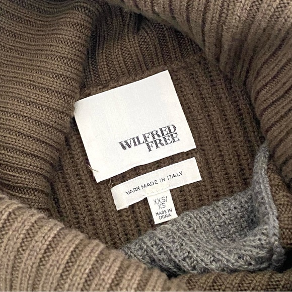 WILFRED Free Wellsh Turtleneck Wool Poncho Sweater - Picture 8 of 10